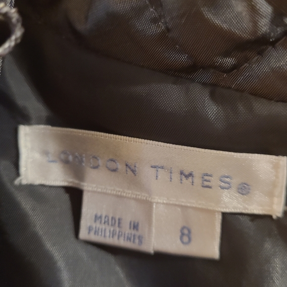London Times Dress, size 8. Pretty silvery grey ruffled around neck line - Picture 6 of 9